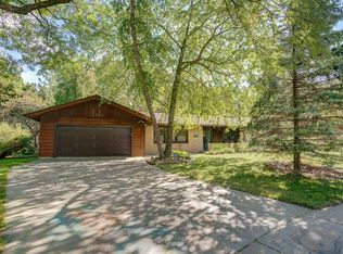 5 Robin Cir, Madison, WI 53705