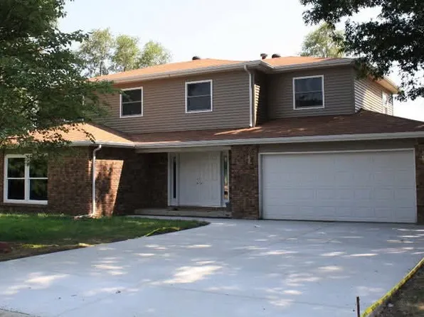 132 E Bates St, Roodhouse, IL 62082