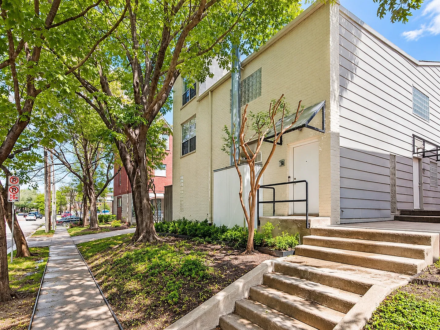 Uptown Condo in Prime Dallas Location! — Photo 1