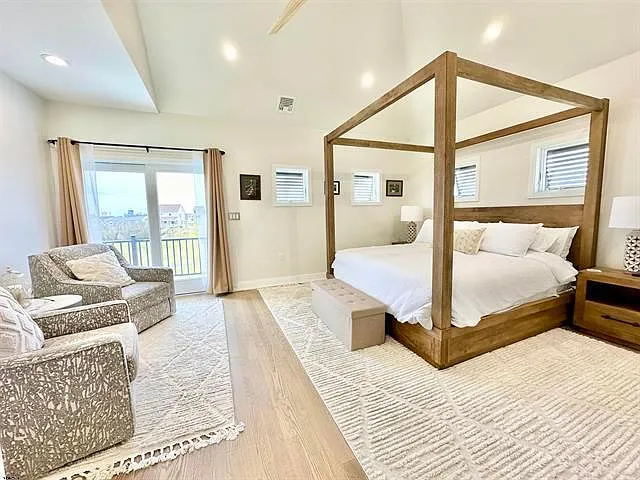 136 Lincoln Dr — Photo 24