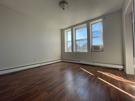 2nd image of 112 Greenville Ave #Le