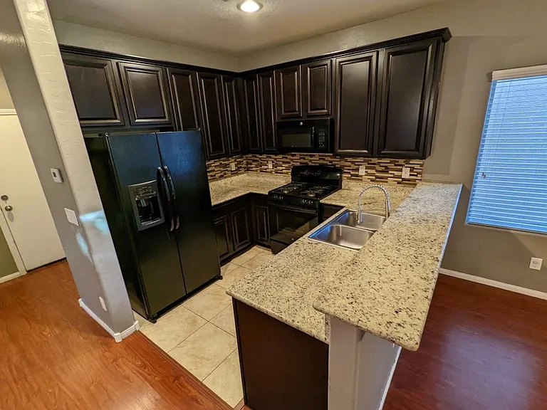 7760 Floral Fabric Ct — Photo 8