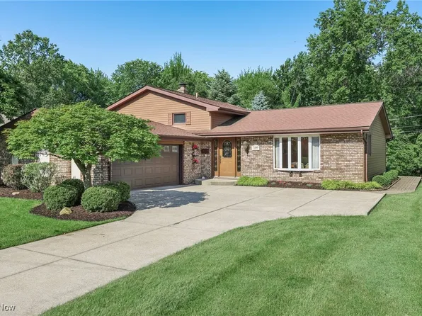 7250 Normandy Dr, Parma, OH 44134