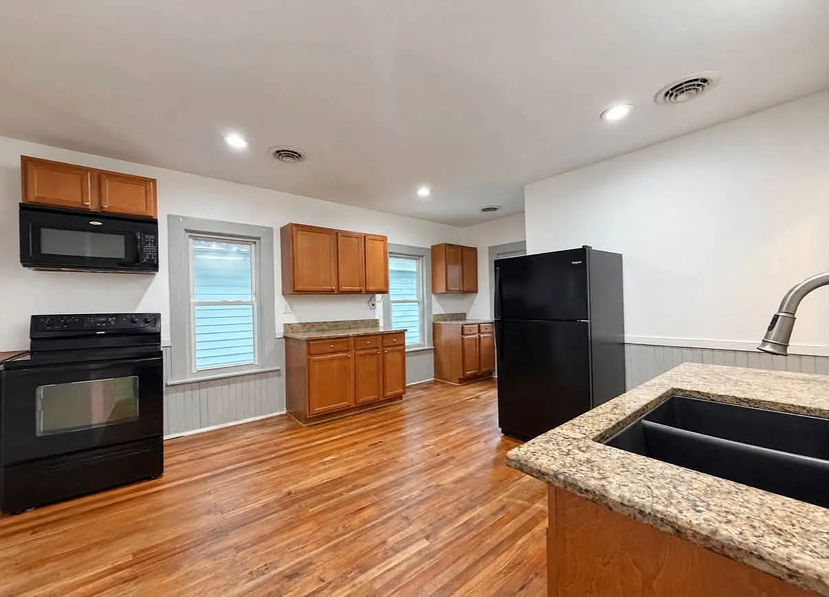 3 bed, 1280 sqft, $975 — Photo 3