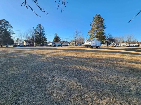 201A Spring St, Dundee, IA 52038