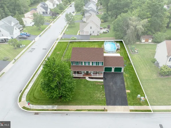 101 Berkshire Dr, Douglassville, PA 19518