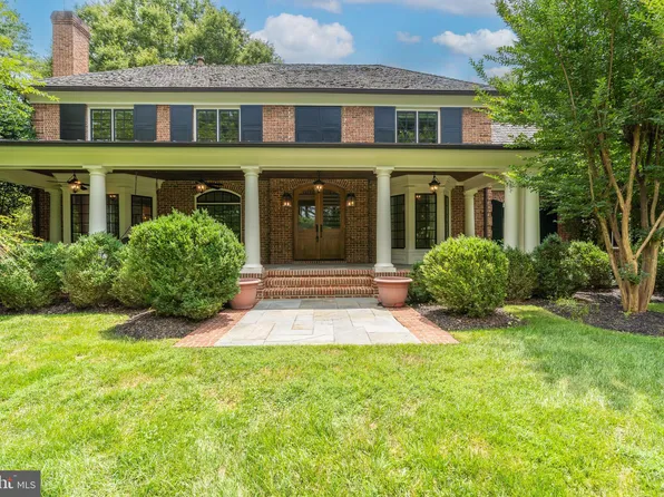 8908 Holly Leaf Ln, Bethesda, MD 20817