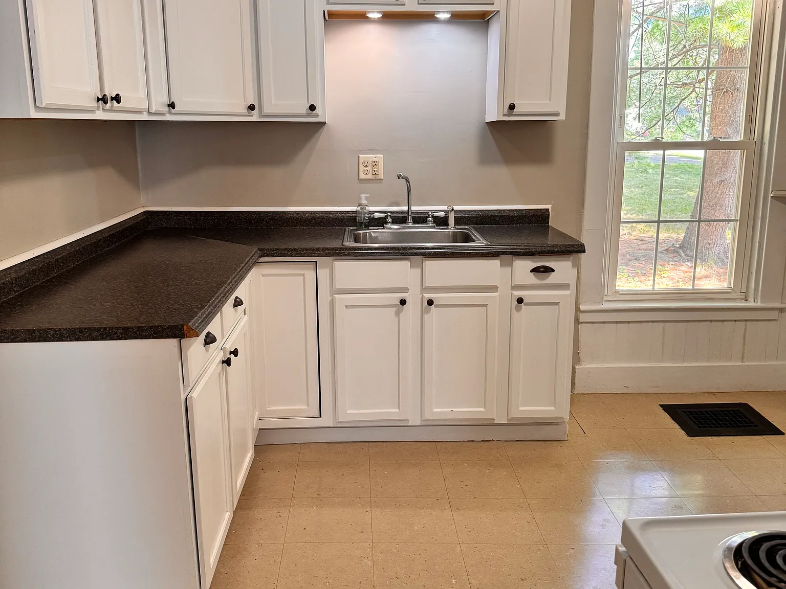 2 bed, $1,400 — Photo 4