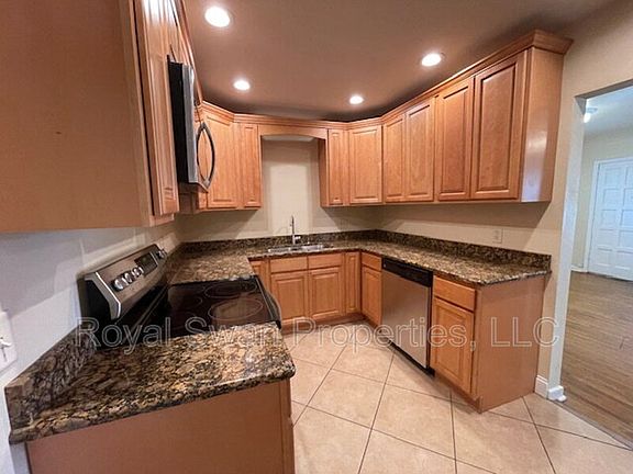 5th image of 1121 Afton St