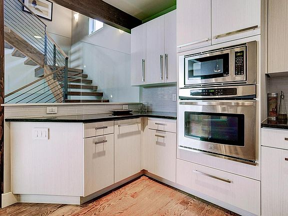 5th image of 2033 N Race St