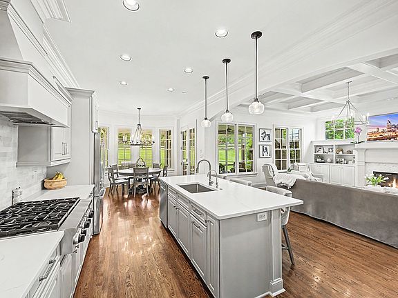 3rd image of 9476 Highland Bend Ct