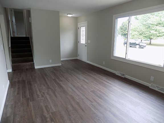 2nd image of 58943 Sunrise Ln