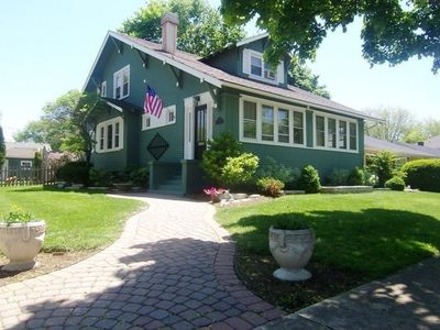 1102 S 4th St, St Charles, IL, 60174