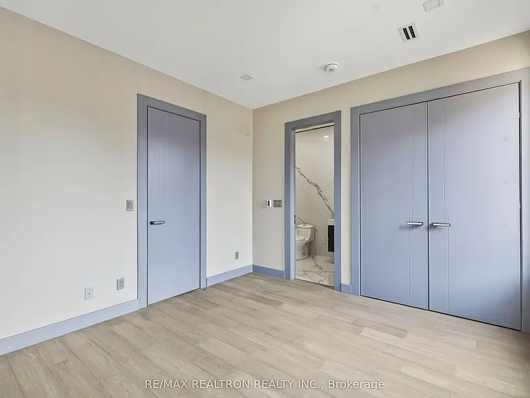 1002 Spadina Rd — Photo 24