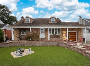 993 Ferngate Dr, Franklin Square, NY 11010