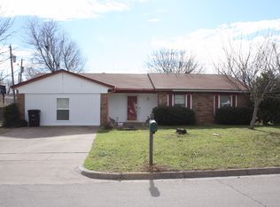 1011 Ivanhoe St, Cleburne, TX 76033