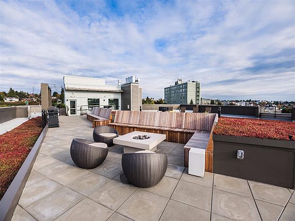5th image of 419 NE 71st St APT 406
