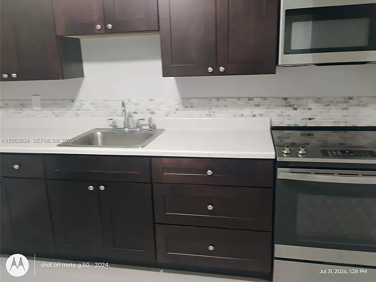 26 SW 6th Ave #1-2 — Photo 12