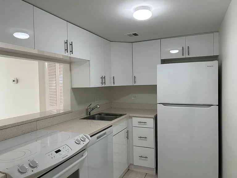 620 NW 13th St #15 — Photo 1