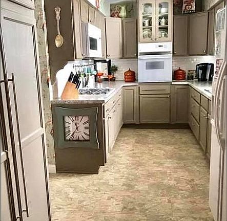 Kitchen w/dishwasher