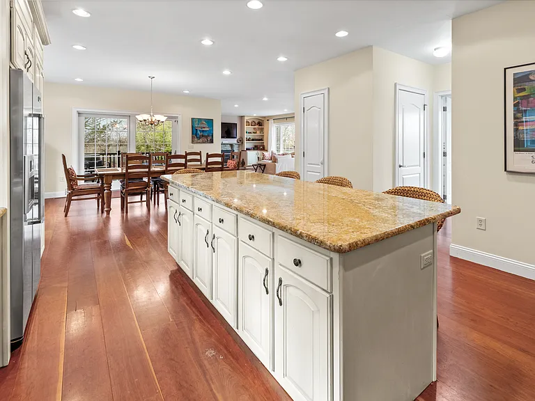 Hillside Dr W — Photo 9