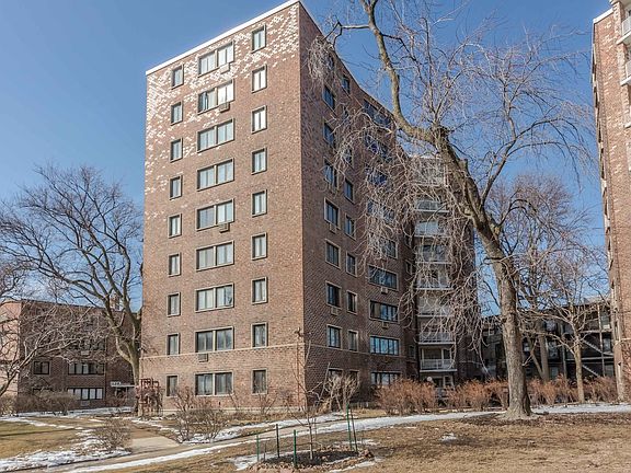 3rd image of 1132 W Lunt Ave APT 9B