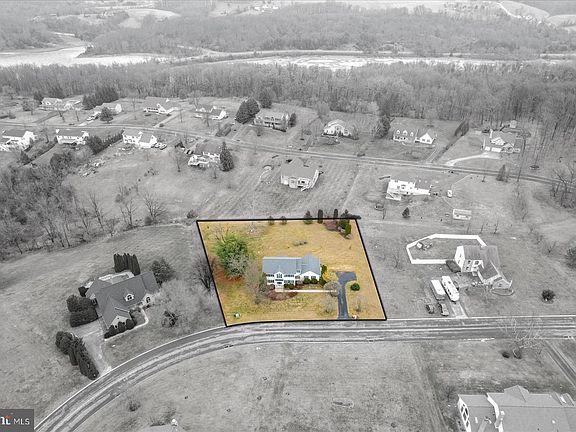 4th image of 2358 Fox Chase Dr