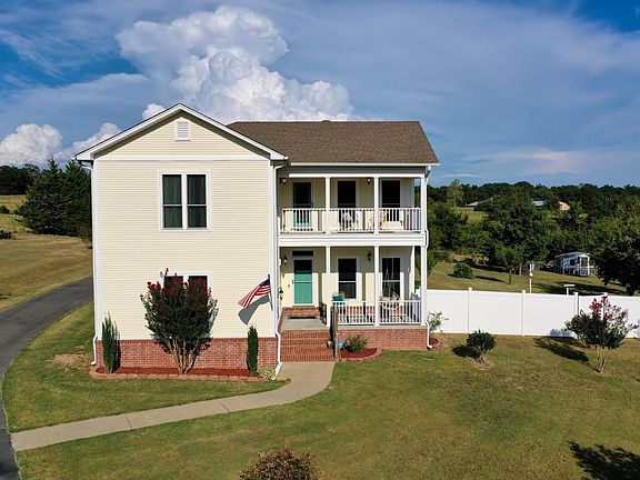 3rd image of 211 Mountain Crest Dr