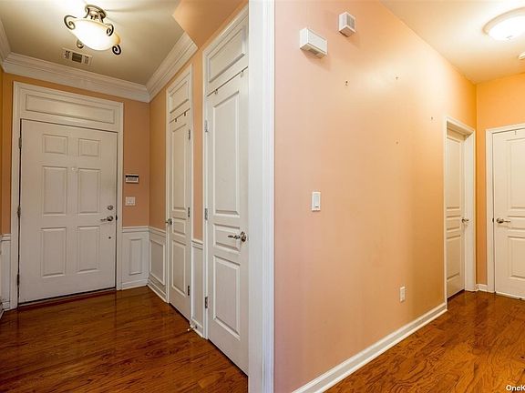 4th image of 45 Southampton Dr
