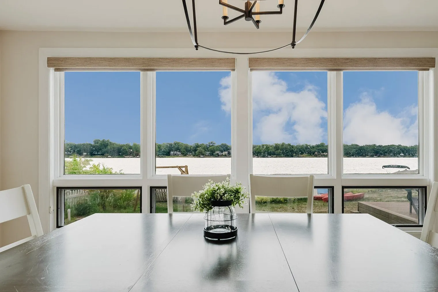 4 bed, 3.0 bath, 2594 sqft, $5,080 — Photo 2