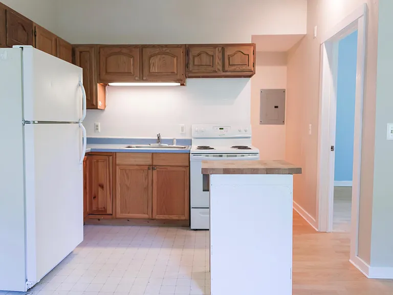 1421 Maple St #1 — Photo 3