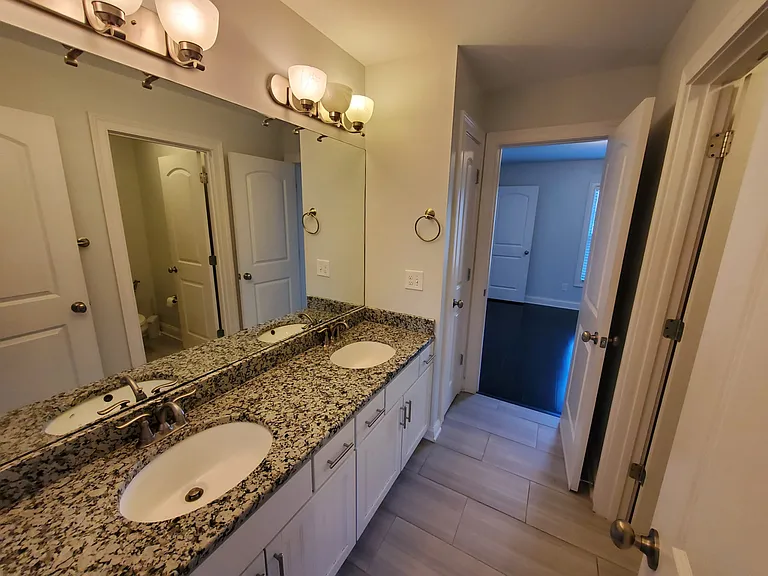 3260 Beacon St — Photo 18