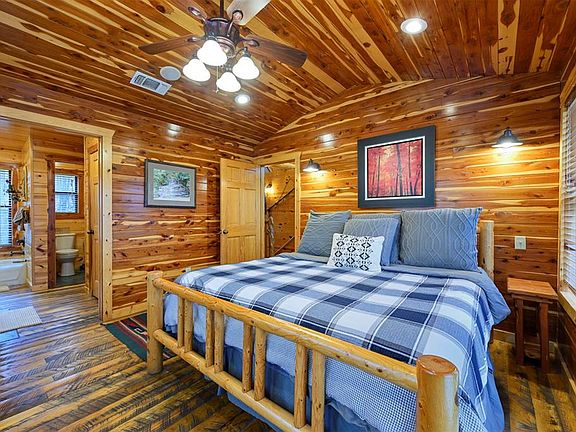 3rd image of 1368 Southern Hills Cir