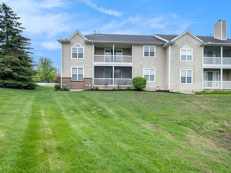2925 N Knightsbridge Cir — Photo 35