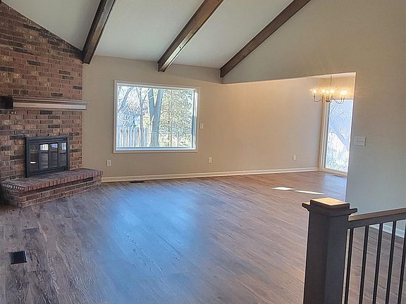 4th image of 1401 E Evergreen Ln