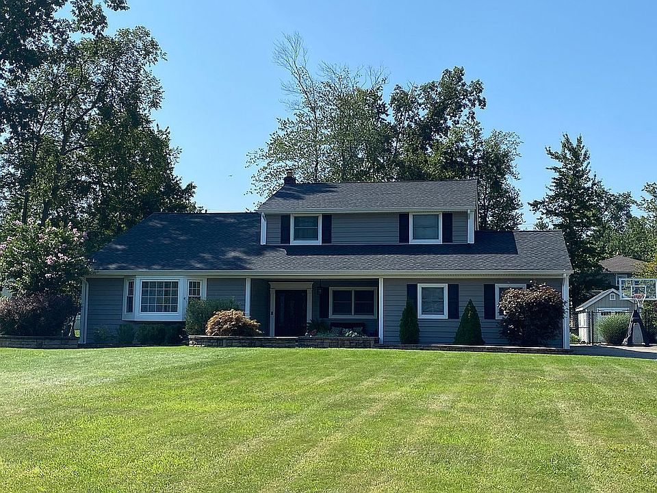 2nd image of 18 Old Farm Rd