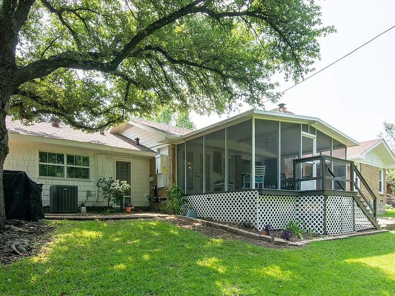 4240 Westmont Ct — Photo 34