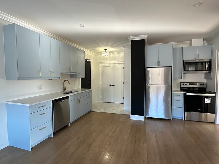 16 Hincks St #7 — Photo 8