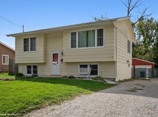 1324 Bundy St, Des Moines, IA 50315