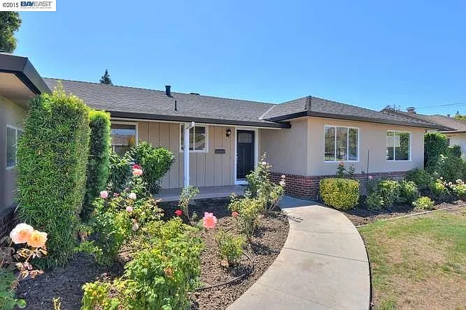 38725 Glencoe Dr photo 1