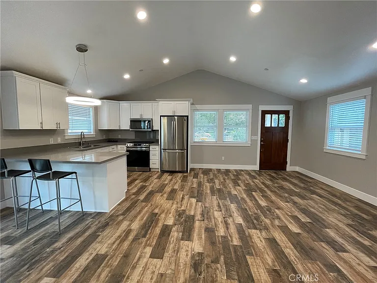 562 E Van Bibber Ave — Photo 10
