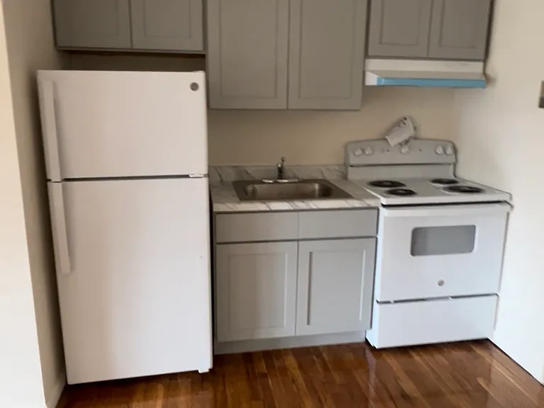 80-90 Clarendon Pl #8B — Photo 1