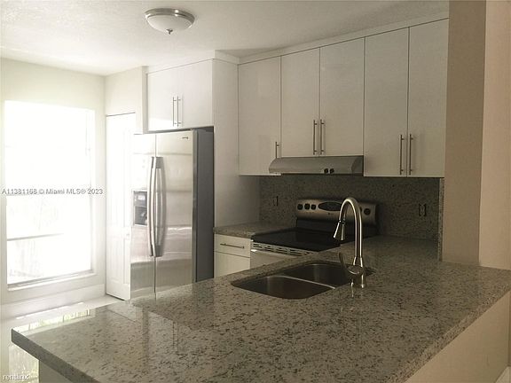 5th image of 2920 S Edgehill Ln #2920