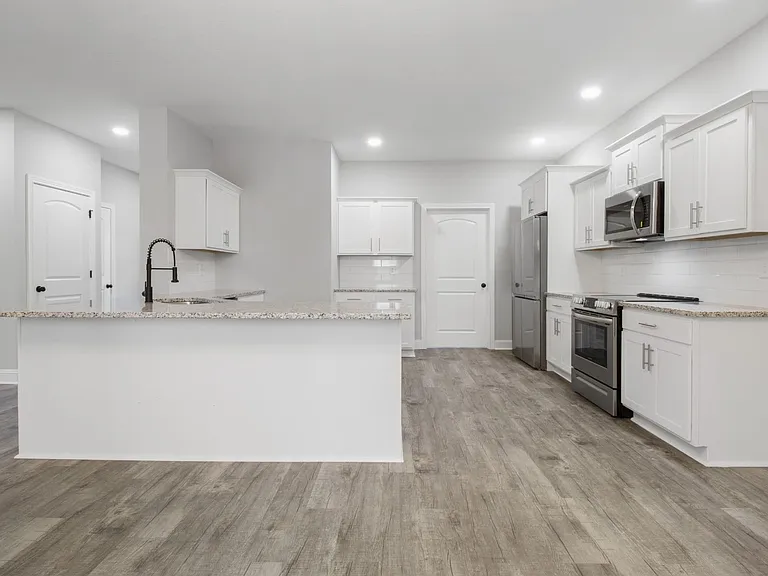 2125 Powell Rd — Photo 10
