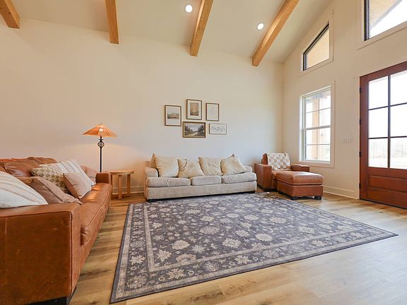 5th image of 250 Jones Rd