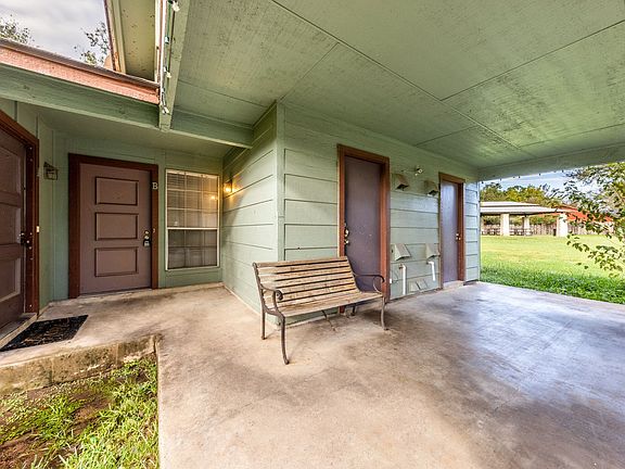 2nd image of 1815 Nicole Cir Unit B