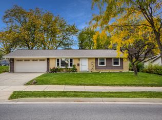 1430 W Wise Rd, Schaumburg, IL 60193