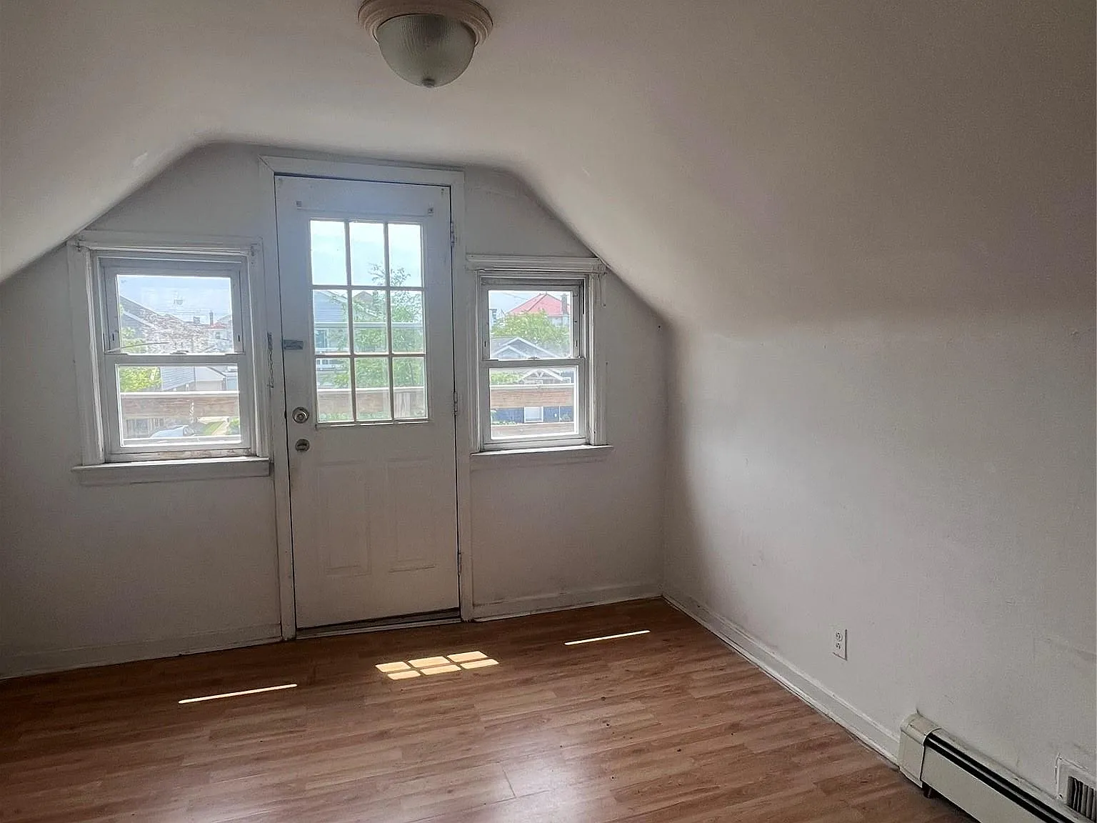 1 bed, 1.0 bath, 1350 sqft, $2,000 — Photo 2