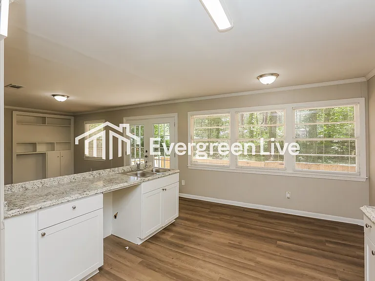 5538 Pine Lane Dr — Photo 8