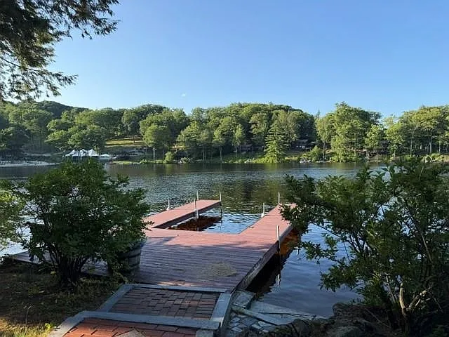 75 Winter Rd — Photo 2